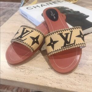 Stylish Designer Beige and Black Sandals